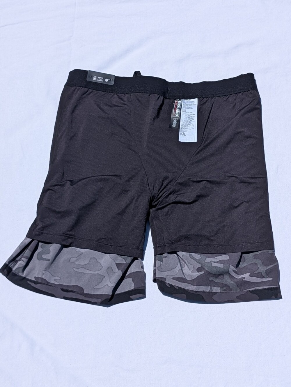 Kirkland Signature Men's Swim Trunks Size L - Picture 16 of 16